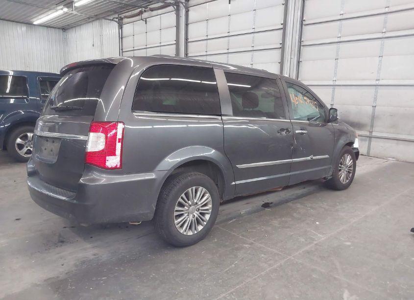 Photo 4 of 2016 Chrysler Town & COUNTRY TOURING-L ANNIVERSARY EDITION (VIN 2C4RC1CG4GR121840)