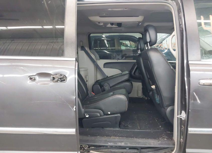 Photo 8 of 2016 Chrysler Town & COUNTRY TOURING-L ANNIVERSARY EDITION (VIN 2C4RC1CG4GR121840)