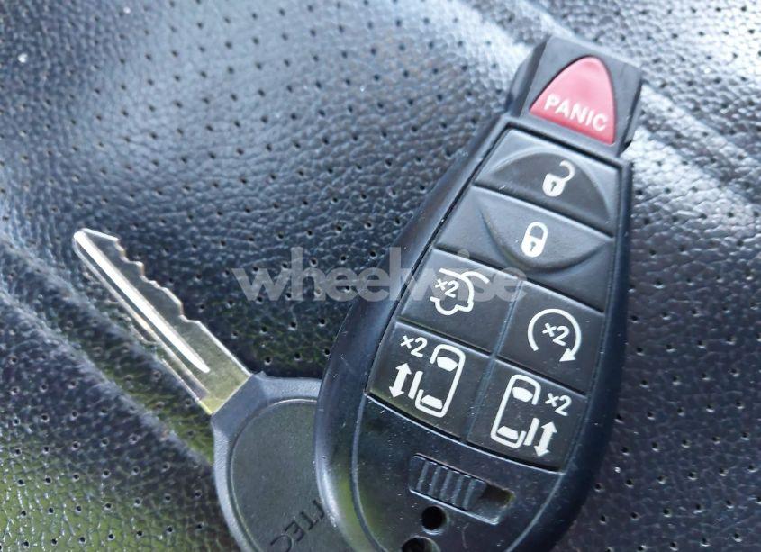 Photo 11 of 2016 Chrysler Town & COUNTRY TOURING-L ANNIVERSARY EDITION (VIN 2C4RC1CG4GR138010)