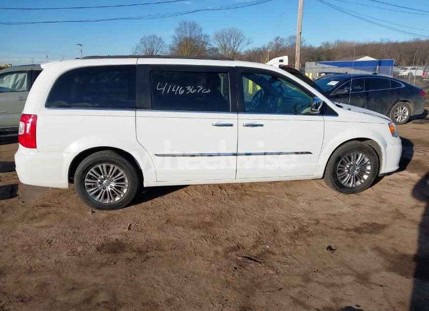 Photo 13 of 2016 Chrysler Town & COUNTRY TOURING-L ANNIVERSARY EDITION (VIN 2C4RC1CG4GR138010)