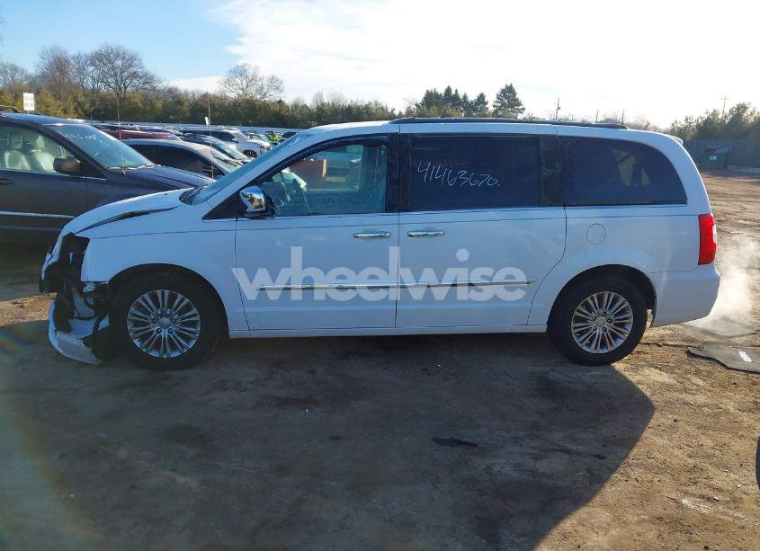 Photo 14 of 2016 Chrysler Town & COUNTRY TOURING-L ANNIVERSARY EDITION (VIN 2C4RC1CG4GR138010)