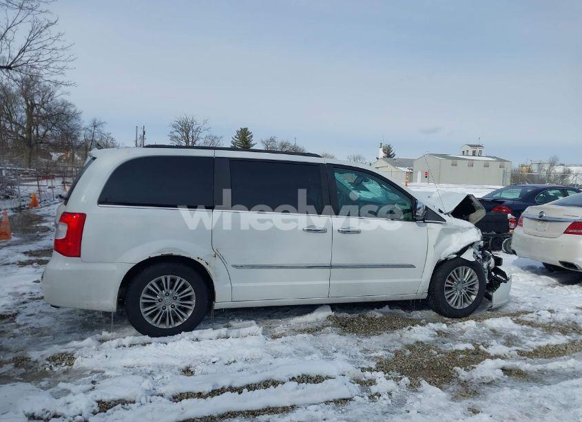 Photo 12 of 2016 Chrysler Town & COUNTRY TOURING-L ANNIVERSARY EDITION (VIN 2C4RC1CG4GR200487)