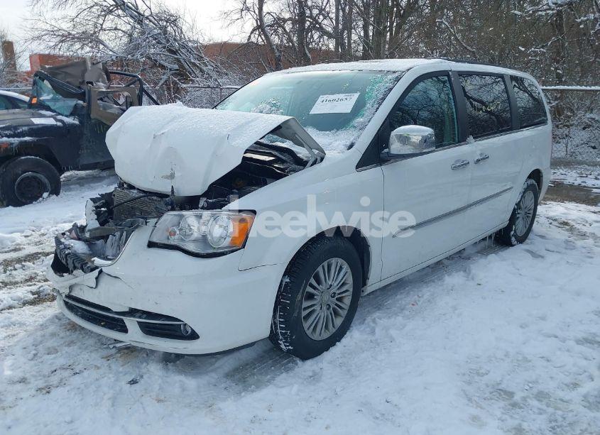 Photo 2 of 2016 Chrysler Town & COUNTRY TOURING-L ANNIVERSARY EDITION (VIN 2C4RC1CG4GR200487)