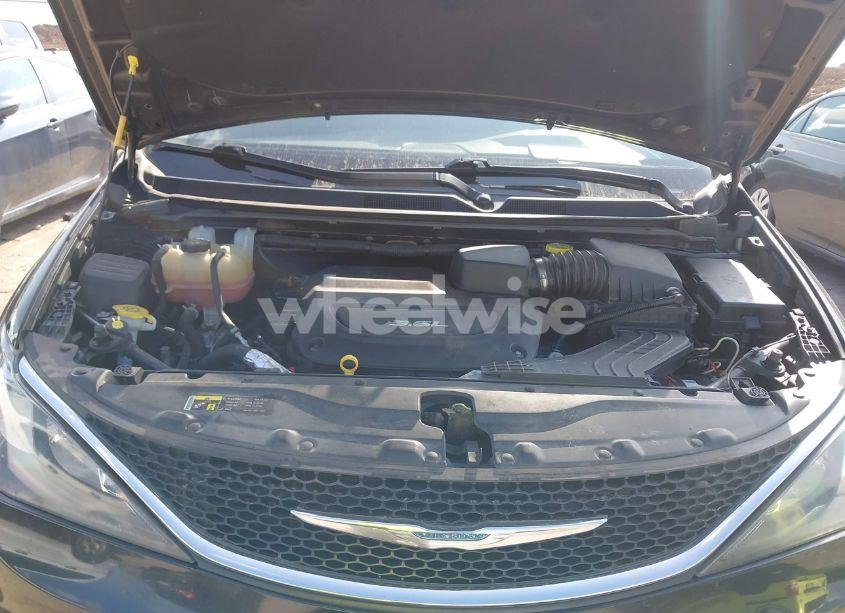 Photo 10 of 2017 Chrysler Pacifica LX (VIN 2C4RC1CG4HR579735)