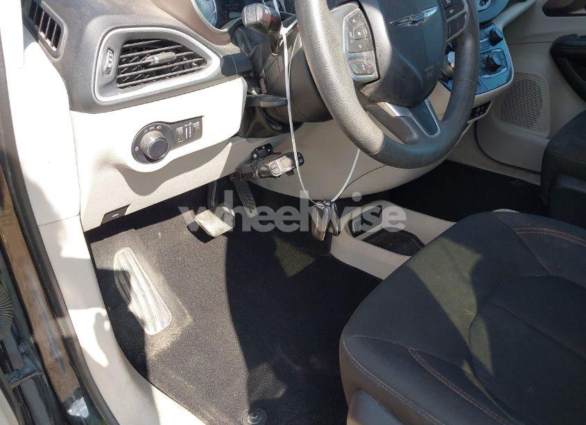 Photo 11 of 2017 Chrysler Pacifica LX (VIN 2C4RC1CG4HR579735)