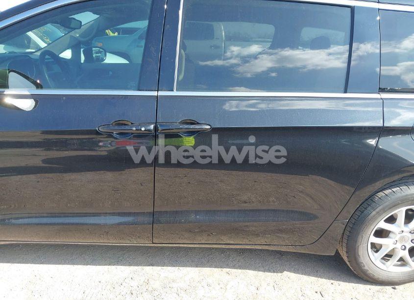 Photo 14 of 2017 Chrysler Pacifica LX (VIN 2C4RC1CG4HR579735)