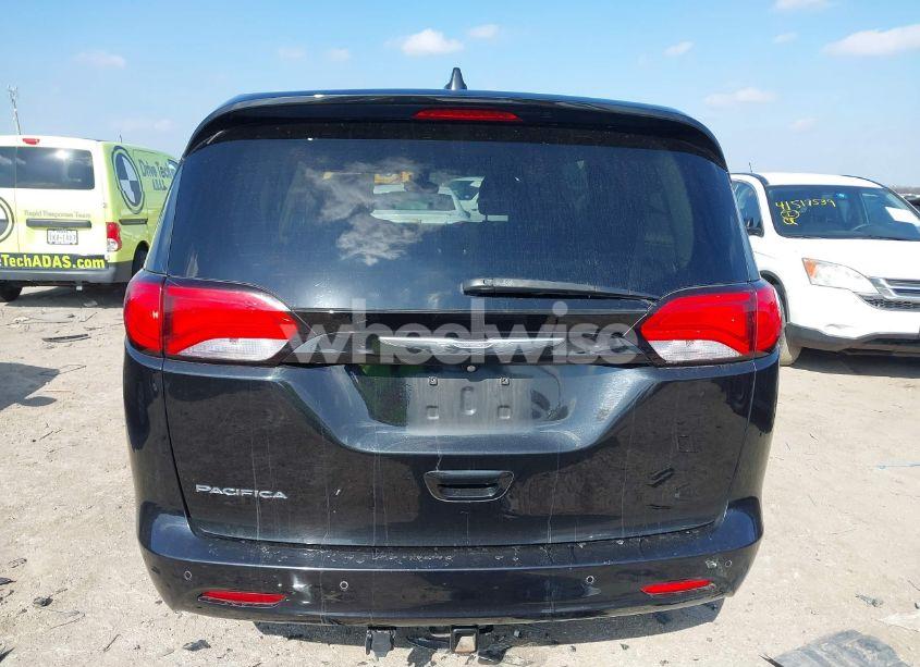 Photo 16 of 2017 Chrysler Pacifica LX (VIN 2C4RC1CG4HR579735)