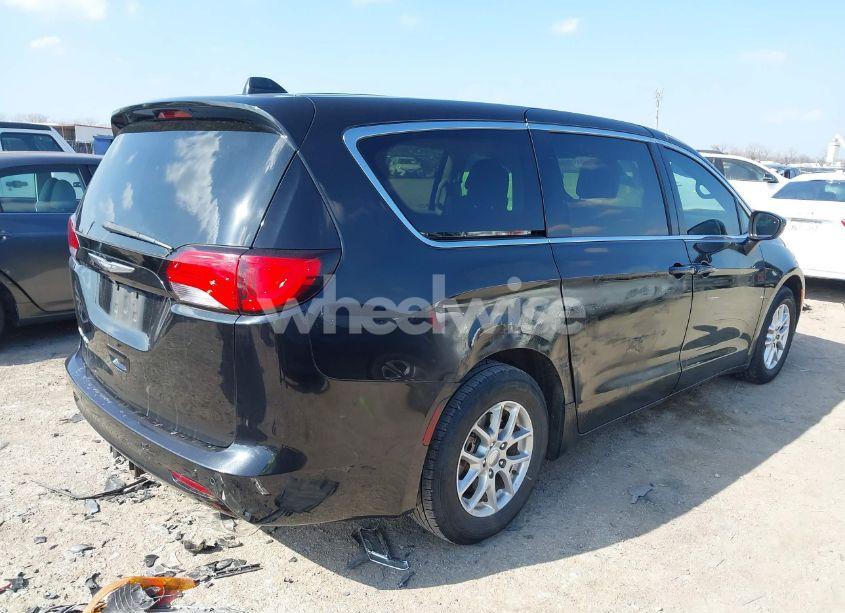 Photo 4 of 2017 Chrysler Pacifica LX (VIN 2C4RC1CG4HR579735)