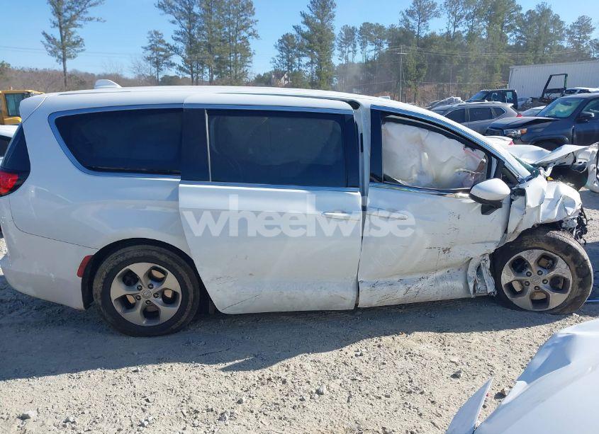 Photo 13 of 2017 Chrysler Pacifica LX (VIN 2C4RC1CG4HR796444)