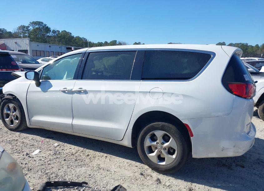 Photo 14 of 2017 Chrysler Pacifica LX (VIN 2C4RC1CG4HR796444)