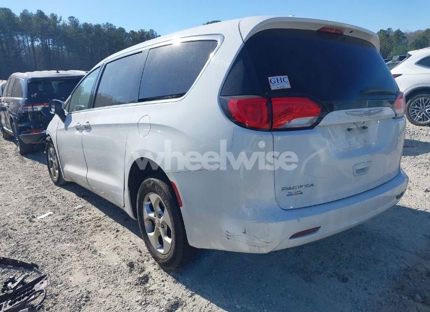 Photo 3 of 2017 Chrysler Pacifica LX (VIN 2C4RC1CG4HR796444)