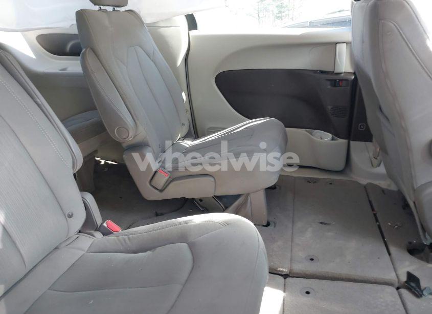 Photo 8 of 2017 Chrysler Pacifica LX (VIN 2C4RC1CG4HR796444)