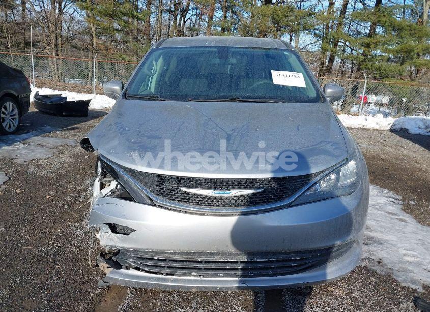 Photo 12 of 2018 Chrysler Pacifica LX (VIN 2C4RC1CG4JR171225)