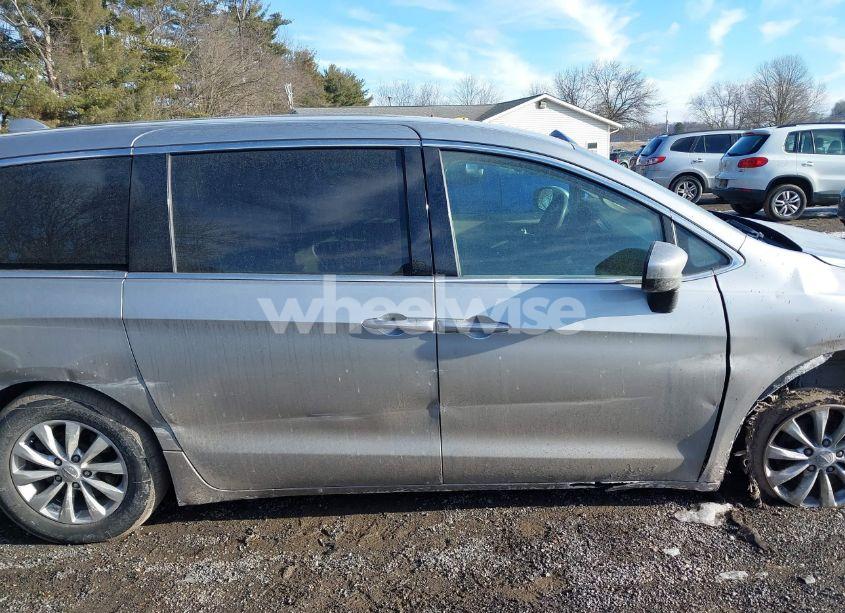 Photo 13 of 2018 Chrysler Pacifica LX (VIN 2C4RC1CG4JR171225)