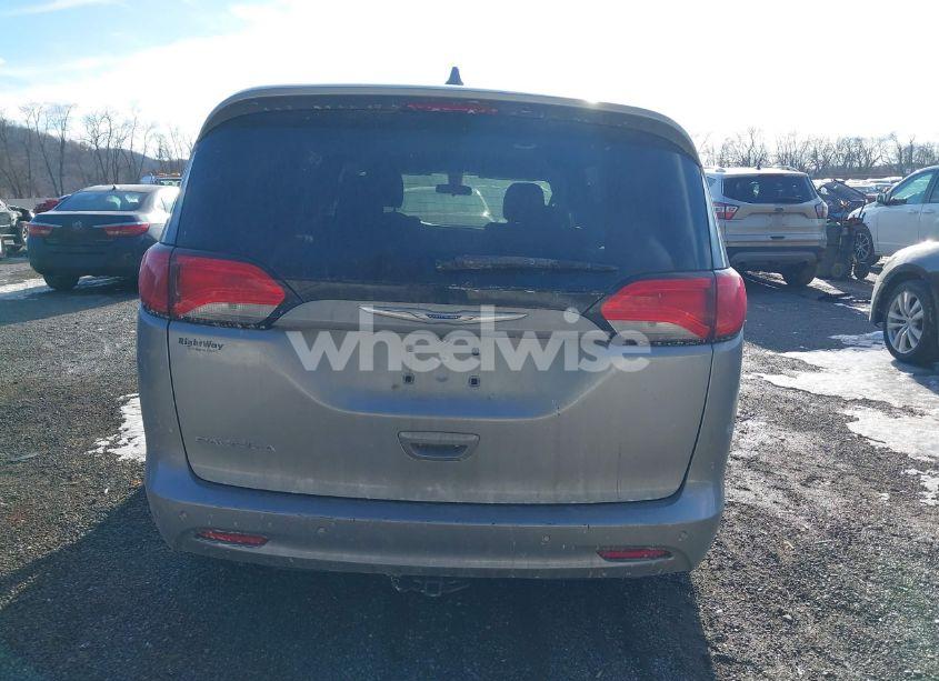Photo 16 of 2018 Chrysler Pacifica LX (VIN 2C4RC1CG4JR171225)