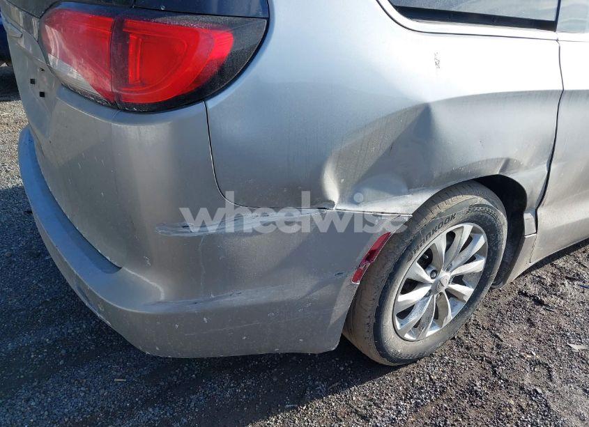 Photo 18 of 2018 Chrysler Pacifica LX (VIN 2C4RC1CG4JR171225)