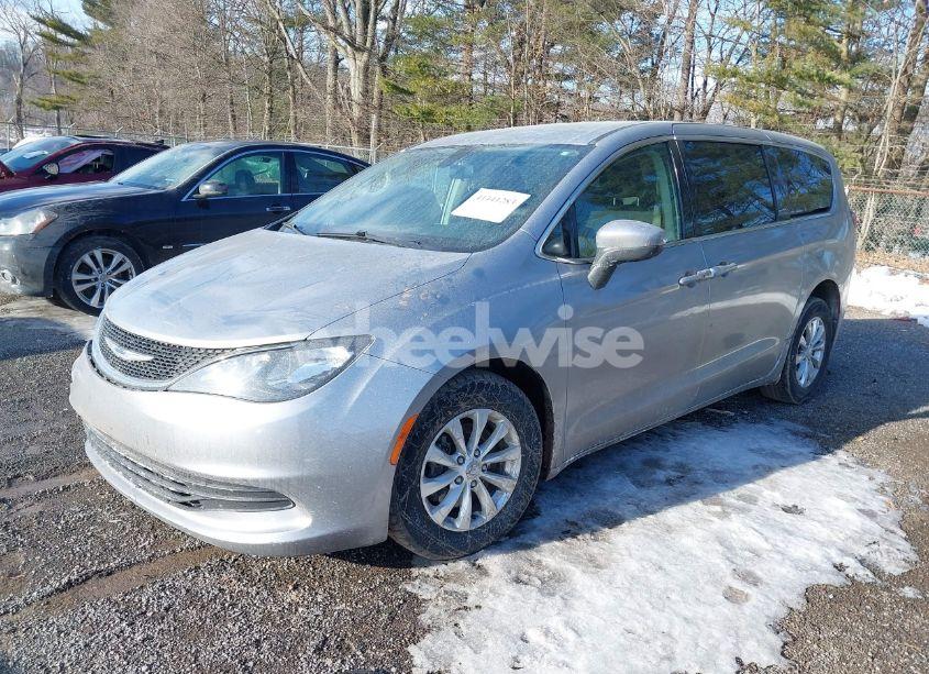 Photo 2 of 2018 Chrysler Pacifica LX (VIN 2C4RC1CG4JR171225)