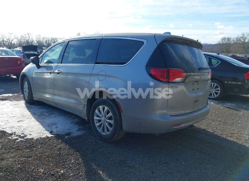 Photo 3 of 2018 Chrysler Pacifica LX (VIN 2C4RC1CG4JR171225)