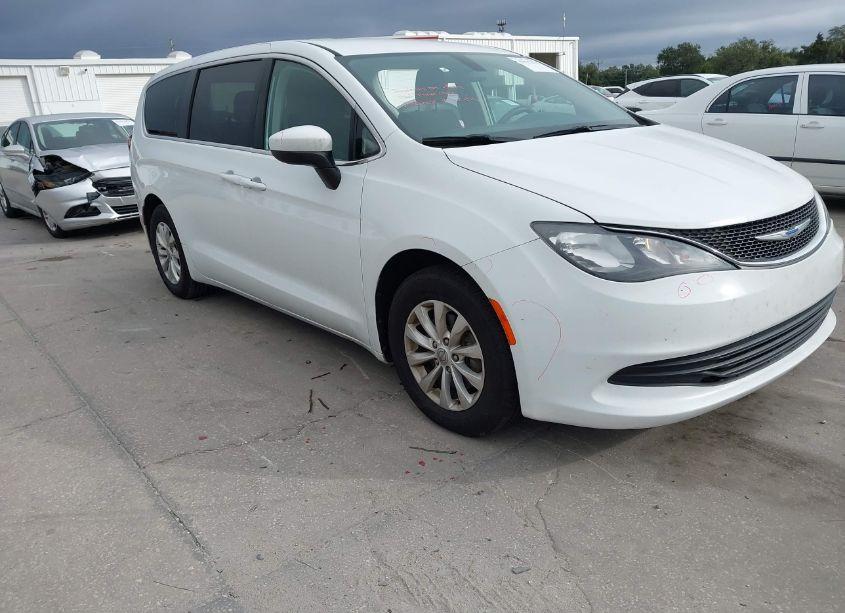 2018 Chrysler Pacifica LX (VIN 2C4RC1CG4JR171273) main photo