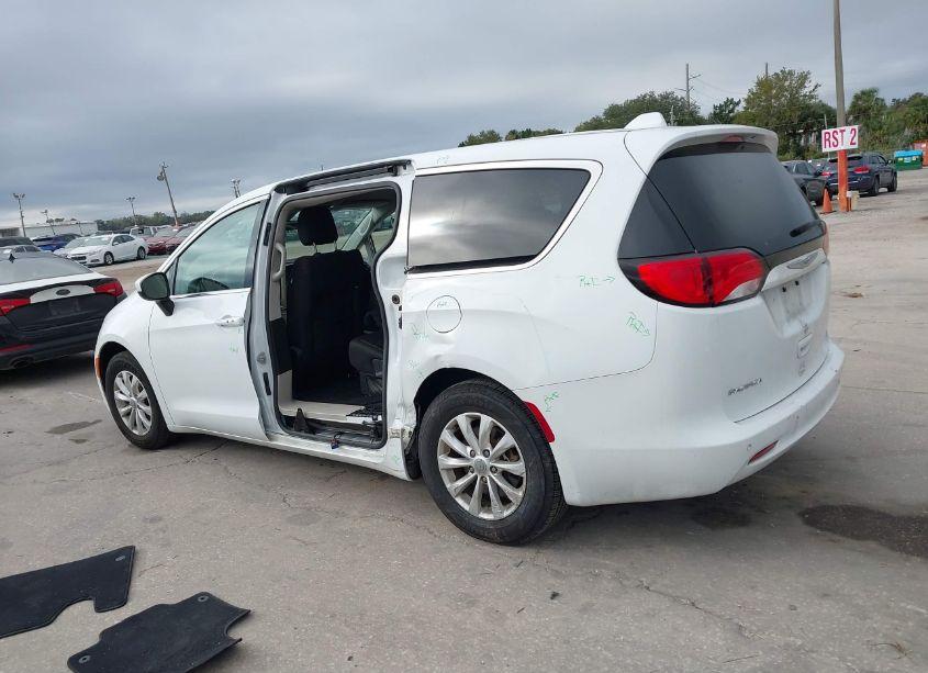 Photo 15 of 2018 Chrysler Pacifica LX (VIN 2C4RC1CG4JR171273)