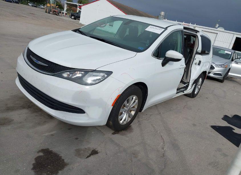 Photo 2 of 2018 Chrysler Pacifica LX (VIN 2C4RC1CG4JR171273)