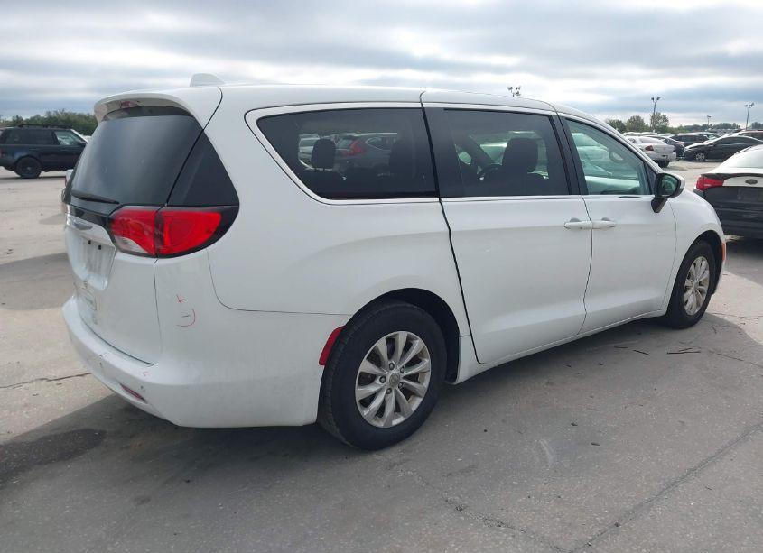 Photo 4 of 2018 Chrysler Pacifica LX (VIN 2C4RC1CG4JR171273)