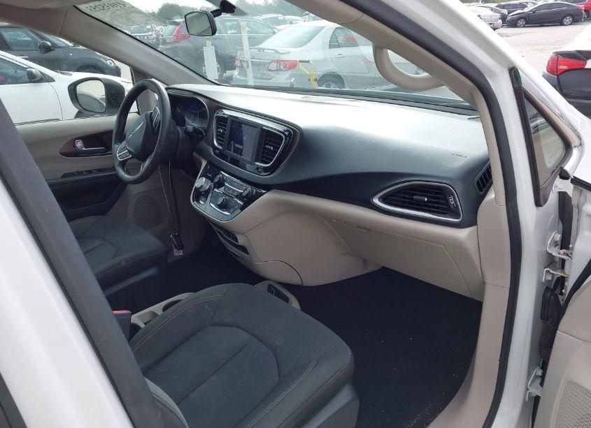 Photo 5 of 2018 Chrysler Pacifica LX (VIN 2C4RC1CG4JR171273)