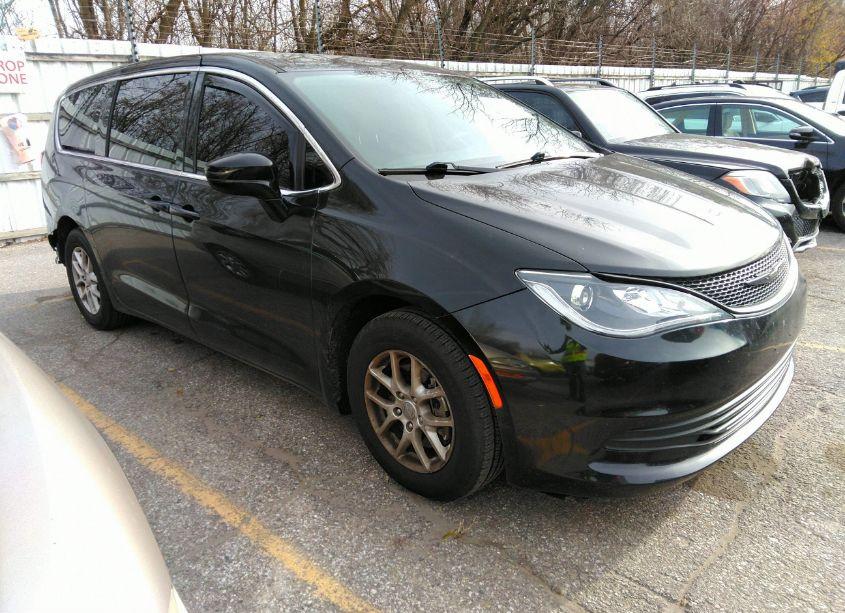 2019 Chrysler Pacifica LX (VIN 2C4RC1CG4KR508512) main photo