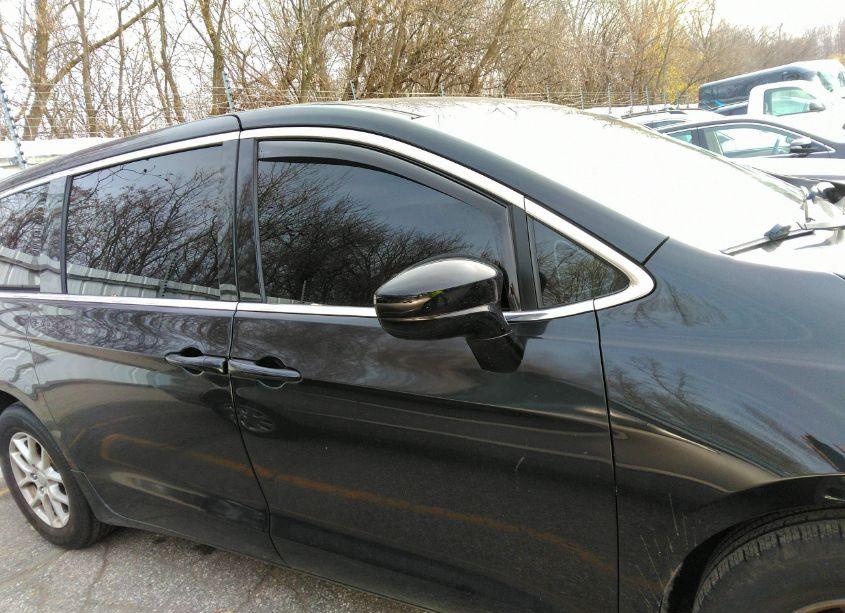 Photo 13 of 2019 Chrysler Pacifica LX (VIN 2C4RC1CG4KR508512)