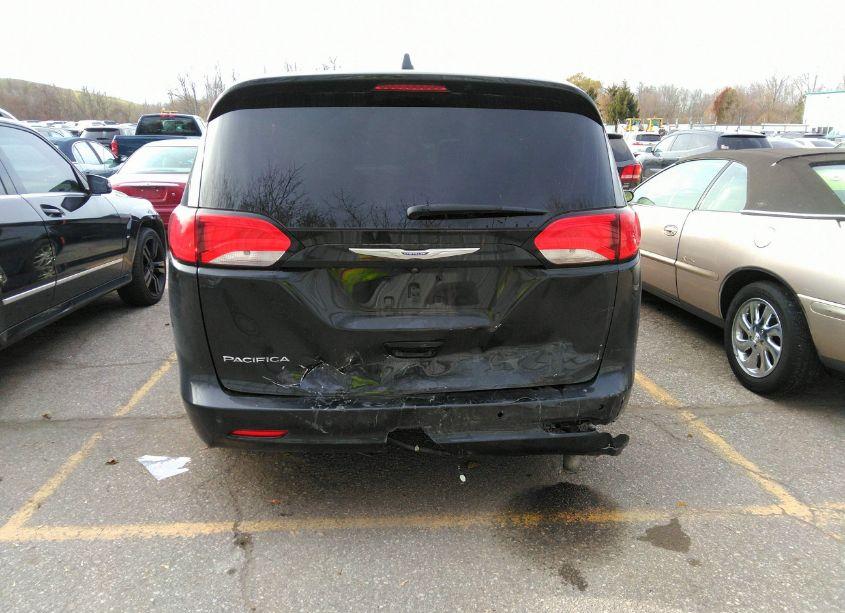 Photo 16 of 2019 Chrysler Pacifica LX (VIN 2C4RC1CG4KR508512)