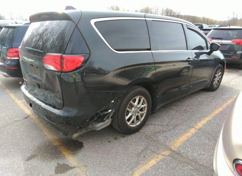 Photo 4 of 2019 Chrysler Pacifica LX (VIN 2C4RC1CG4KR508512)