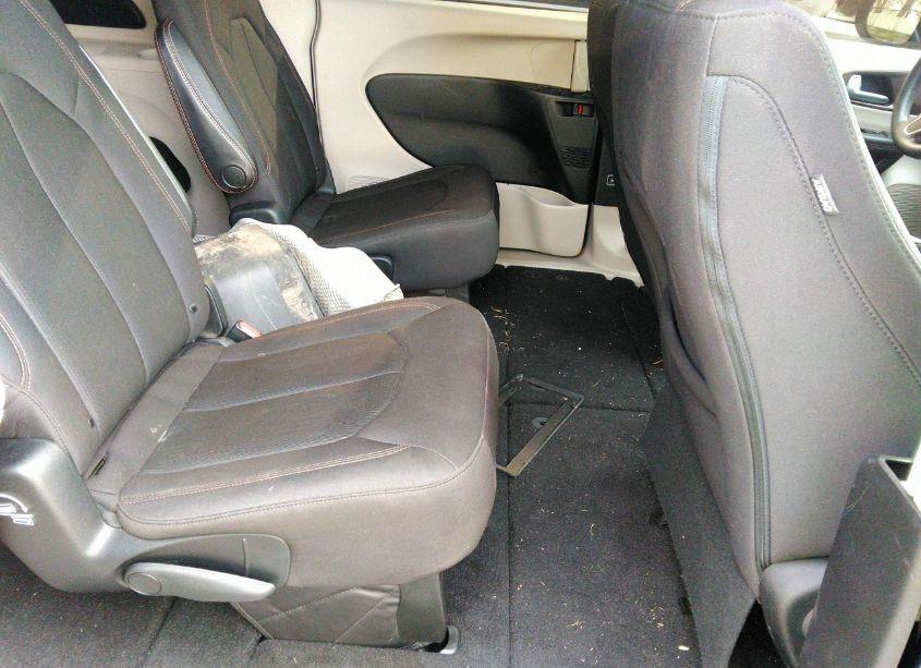 Photo 8 of 2019 Chrysler Pacifica LX (VIN 2C4RC1CG4KR508512)