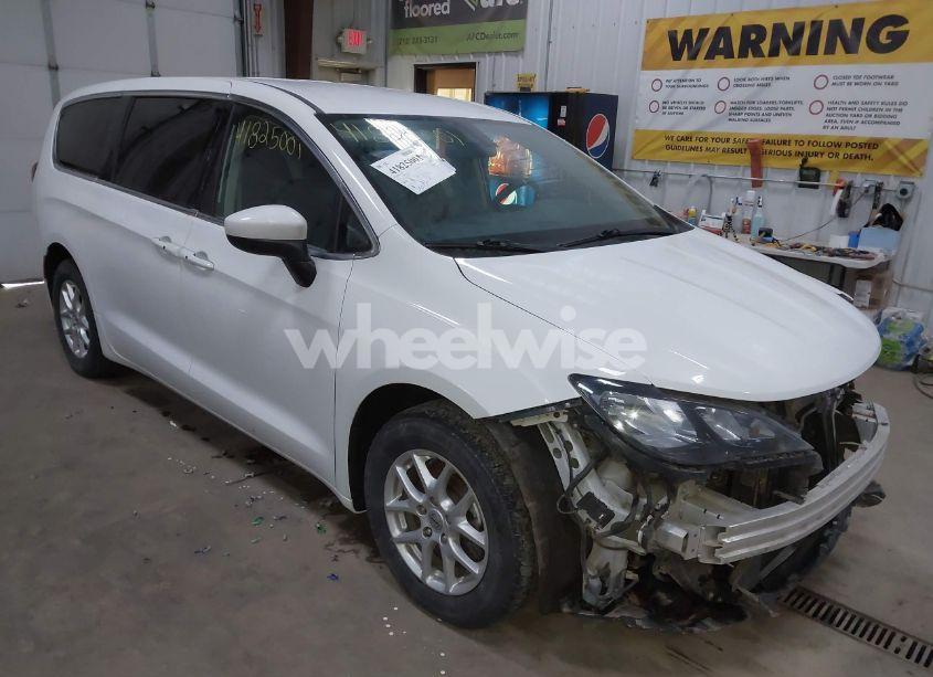 2022 Chrysler Voyager LX (VIN 2C4RC1CG4NR103397) main photo