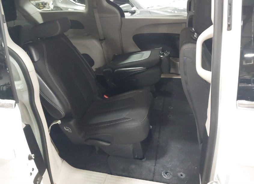 Photo 8 of 2022 Chrysler Voyager LX (VIN 2C4RC1CG4NR211650)