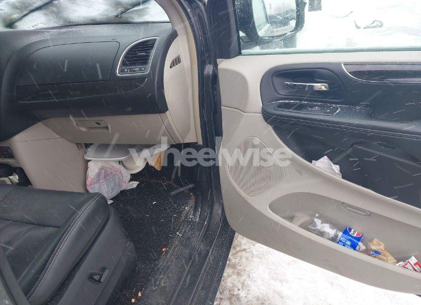 Photo 5 of 2012 Chrysler Town & COUNTRY TOURING-L (VIN 2C4RC1CG5CR117516)