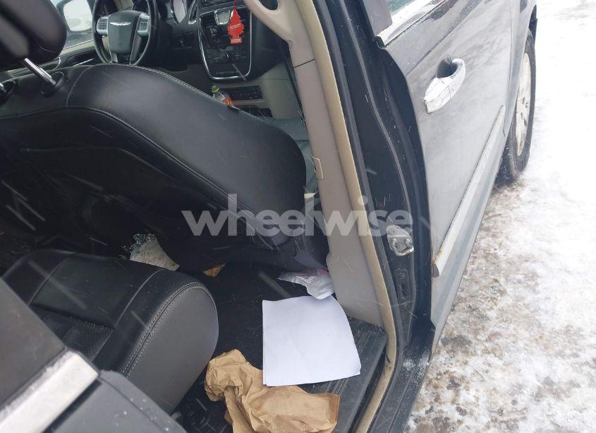 Photo 8 of 2012 Chrysler Town & COUNTRY TOURING-L (VIN 2C4RC1CG5CR117516)