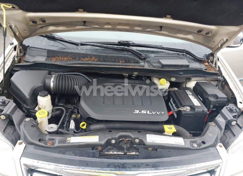 Photo 10 of 2012 Chrysler Town & COUNTRY TOURING-L (VIN 2C4RC1CG5CR279016)