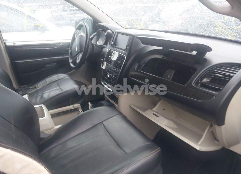 Photo 5 of 2013 Chrysler Town & COUNTRY TOURING-L (VIN 2C4RC1CG5DR535396)