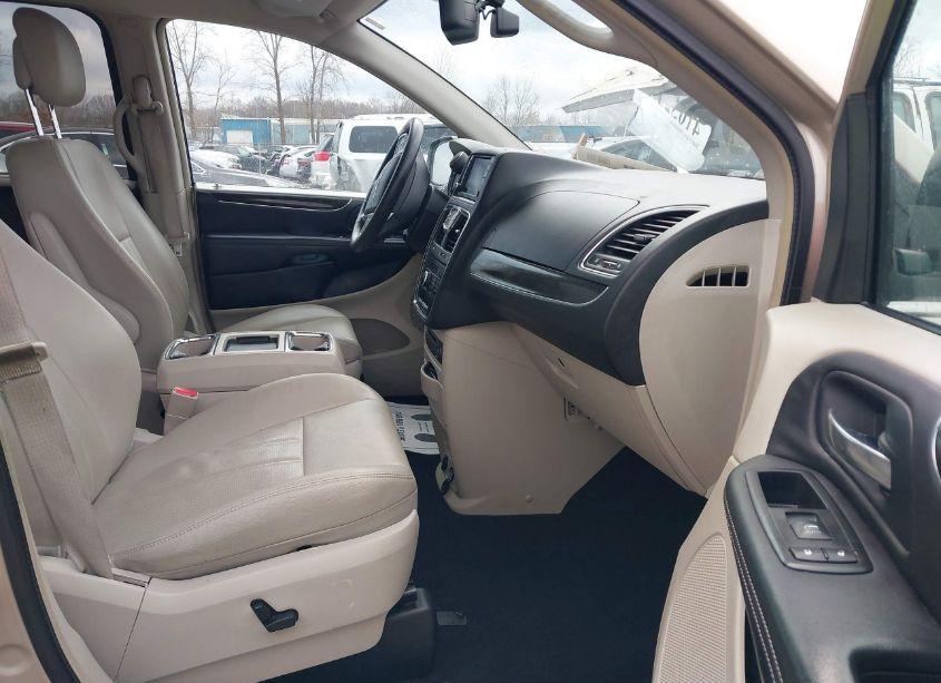 Photo 5 of 2013 Chrysler Town & COUNTRY TOURING-L (VIN 2C4RC1CG5DR536239)