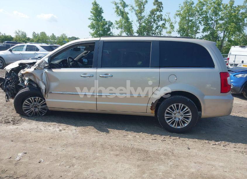 Photo 15 of 2013 Chrysler Town & COUNTRY TOURING-L (VIN 2C4RC1CG5DR684309)