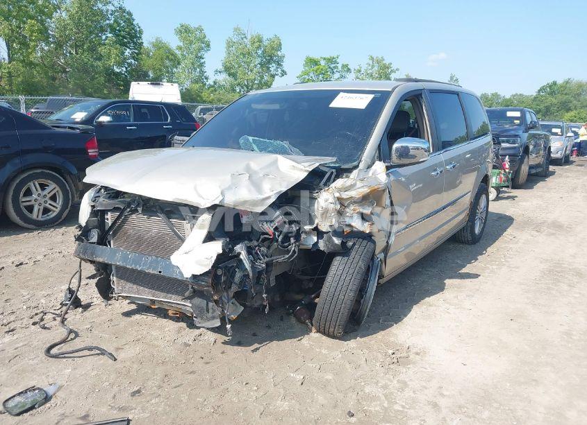 Photo 2 of 2013 Chrysler Town & COUNTRY TOURING-L (VIN 2C4RC1CG5DR684309)