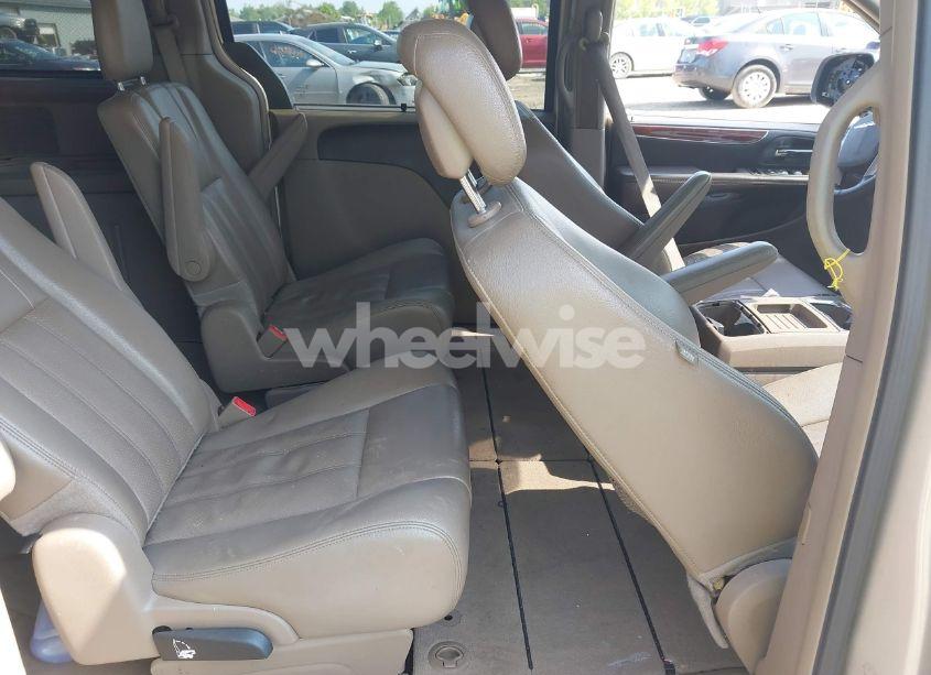 Photo 8 of 2013 Chrysler Town & COUNTRY TOURING-L (VIN 2C4RC1CG5DR684309)