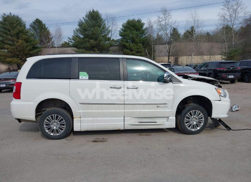 Photo 13 of 2013 Chrysler Town & COUNTRY TOURING-L (VIN 2C4RC1CG5DR711069)