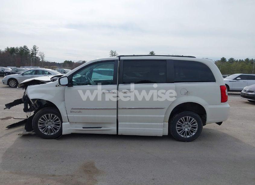 Photo 14 of 2013 Chrysler Town & COUNTRY TOURING-L (VIN 2C4RC1CG5DR711069)