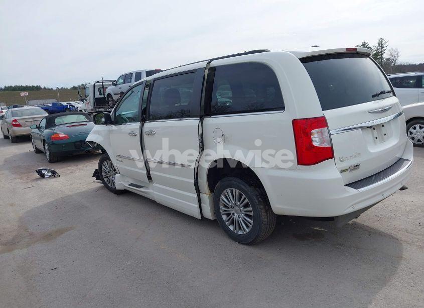 Photo 3 of 2013 Chrysler Town & COUNTRY TOURING-L (VIN 2C4RC1CG5DR711069)