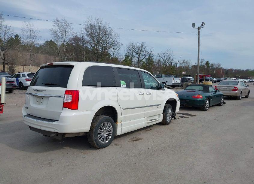 Photo 4 of 2013 Chrysler Town & COUNTRY TOURING-L (VIN 2C4RC1CG5DR711069)