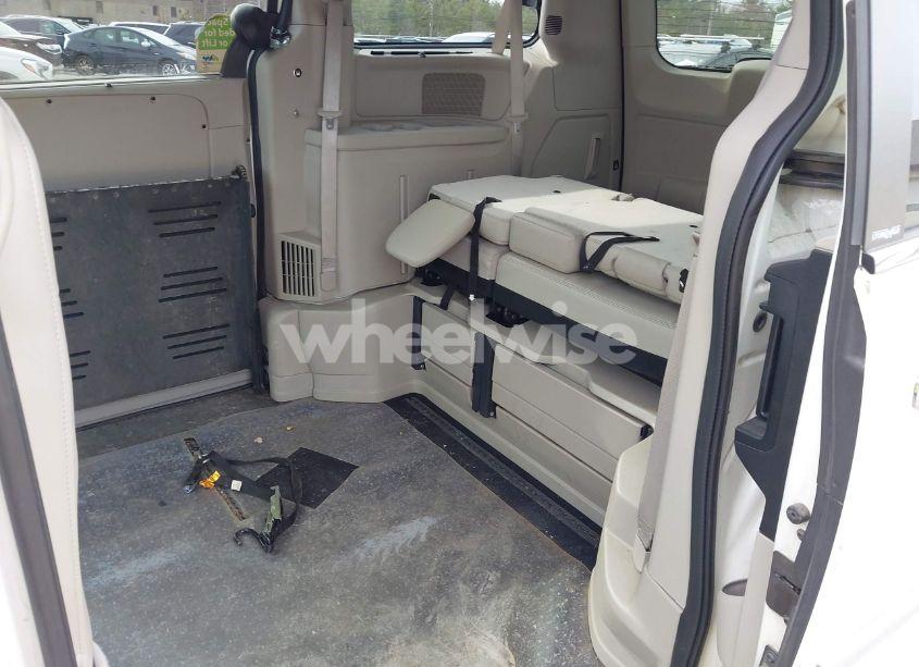 Photo 8 of 2013 Chrysler Town & COUNTRY TOURING-L (VIN 2C4RC1CG5DR711069)