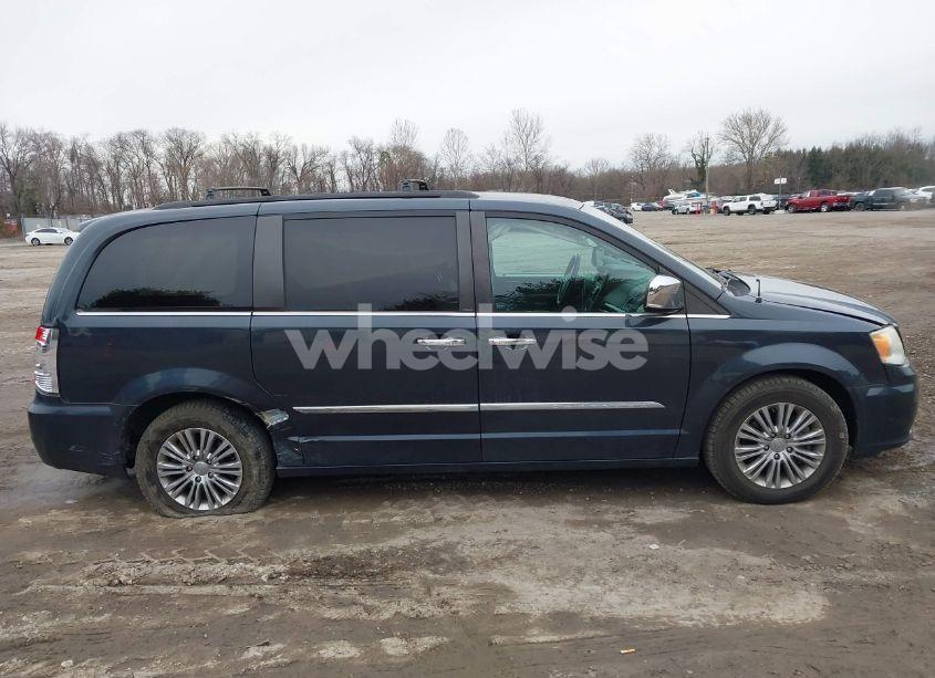 Photo 13 of 2014 Chrysler Town & COUNTRY TOURING-L (VIN 2C4RC1CG5ER228649)