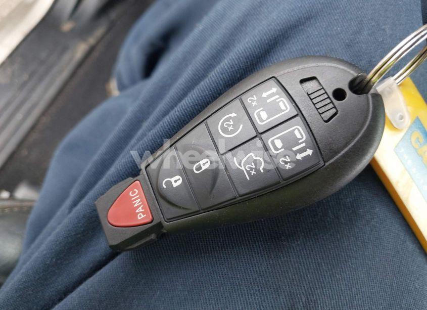 Photo 11 of 2014 Chrysler Town & COUNTRY TOURING-L 30TH ANNIVERSARY (VIN 2C4RC1CG5ER251896)