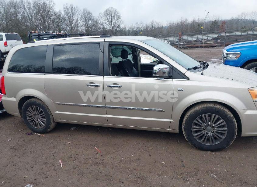 Photo 13 of 2014 Chrysler Town & COUNTRY TOURING-L 30TH ANNIVERSARY (VIN 2C4RC1CG5ER251896)